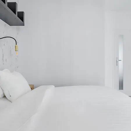 아파트 Luxury In The Center Of With View From The 11th Floor